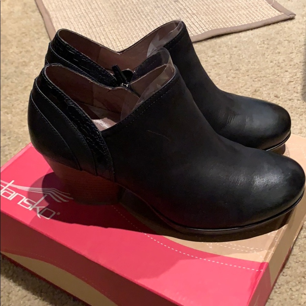 Dansko Marcia Black Burnished Nubuck Booties 40